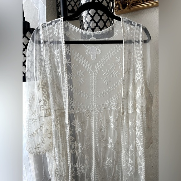 Beautiful Kimono - Picture 3 of 4